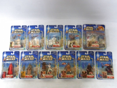 スターウォーズのオビワンケノビ、ヨーダ/ダース　モール、バトルドロイドなどのミニフィギュアも並べて撮影。