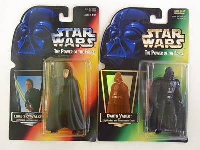 KENNER製のSTARWARS フィギュアもあり、ダースベイダーはもちろんですが、ルークスカイウォーカーのマント姿もラインナップされています。