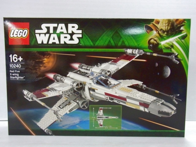 LEGO/レゴ STAR WARS 10240 X-wingの外箱。組立後の様子や、キャラクターイラストが見える。