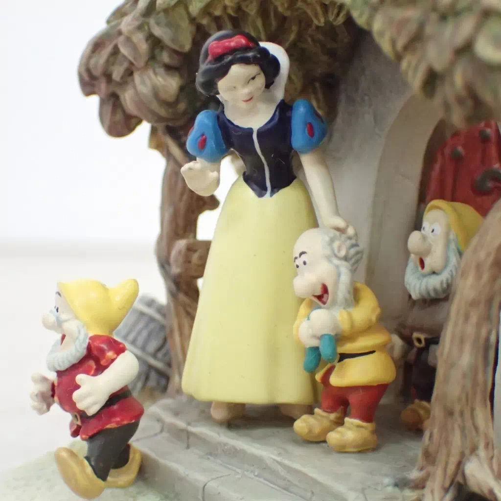 ディズニー フィギュア 白雪姫 オルショウスキー The Goodbye Kiss Disney3