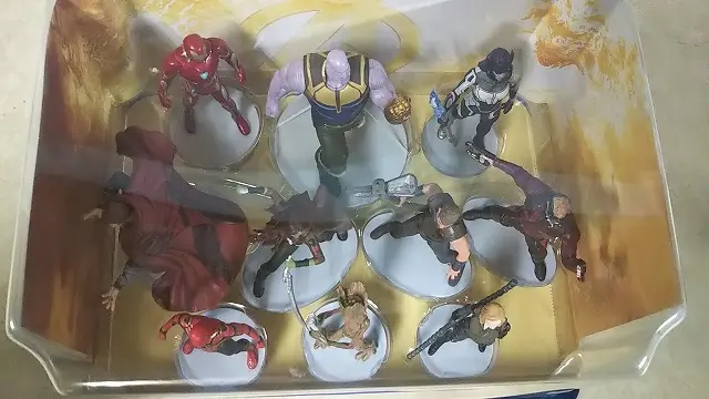 AVENGERS（アベンジャーズ） INFINITY WAR DXフィギュアセット 真上からの構図