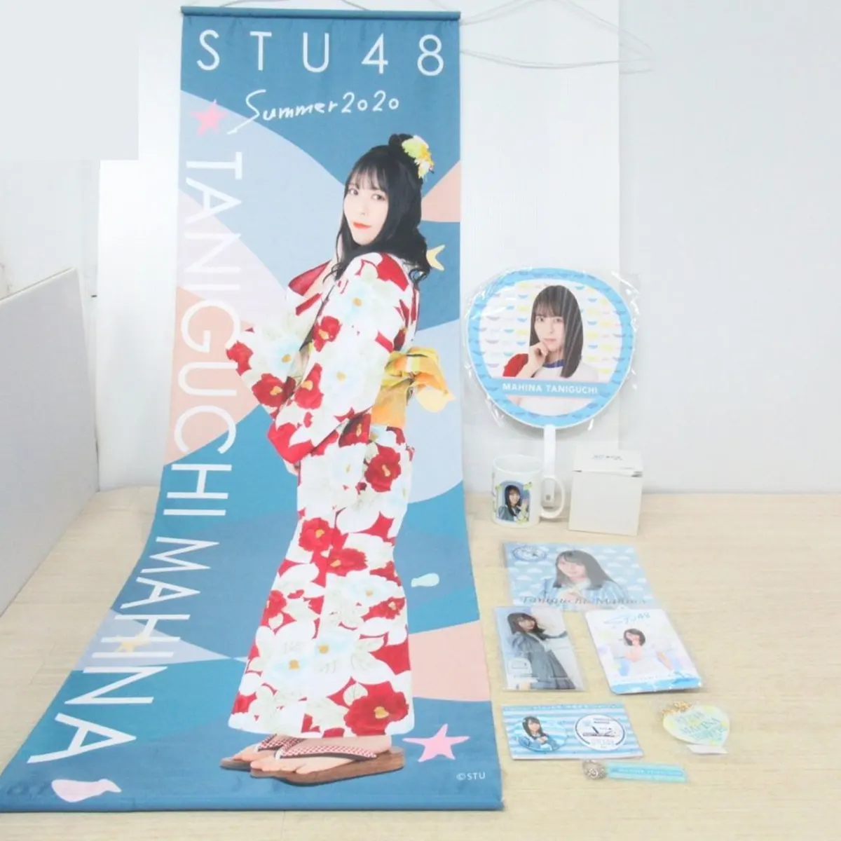 STU48 谷口茉妃菜 タペストリー マグカップ アクリスタンド 缶バッジ 等