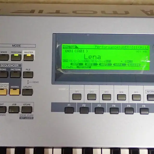 ヤマハ MOTIF ES6 液晶部分