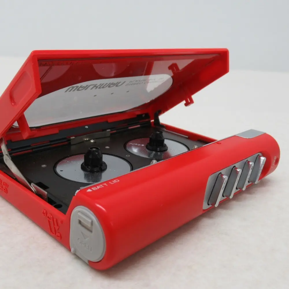 WM-50 Red カセットを入れる部分を開けた様子