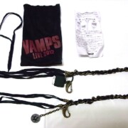 VAMPS 2012 ツアーグッズ iPhone チェーン
レア度★★★★★☆☆☆☆☆ VAMPS 2012 ツアーグッズ iPhone チェーン