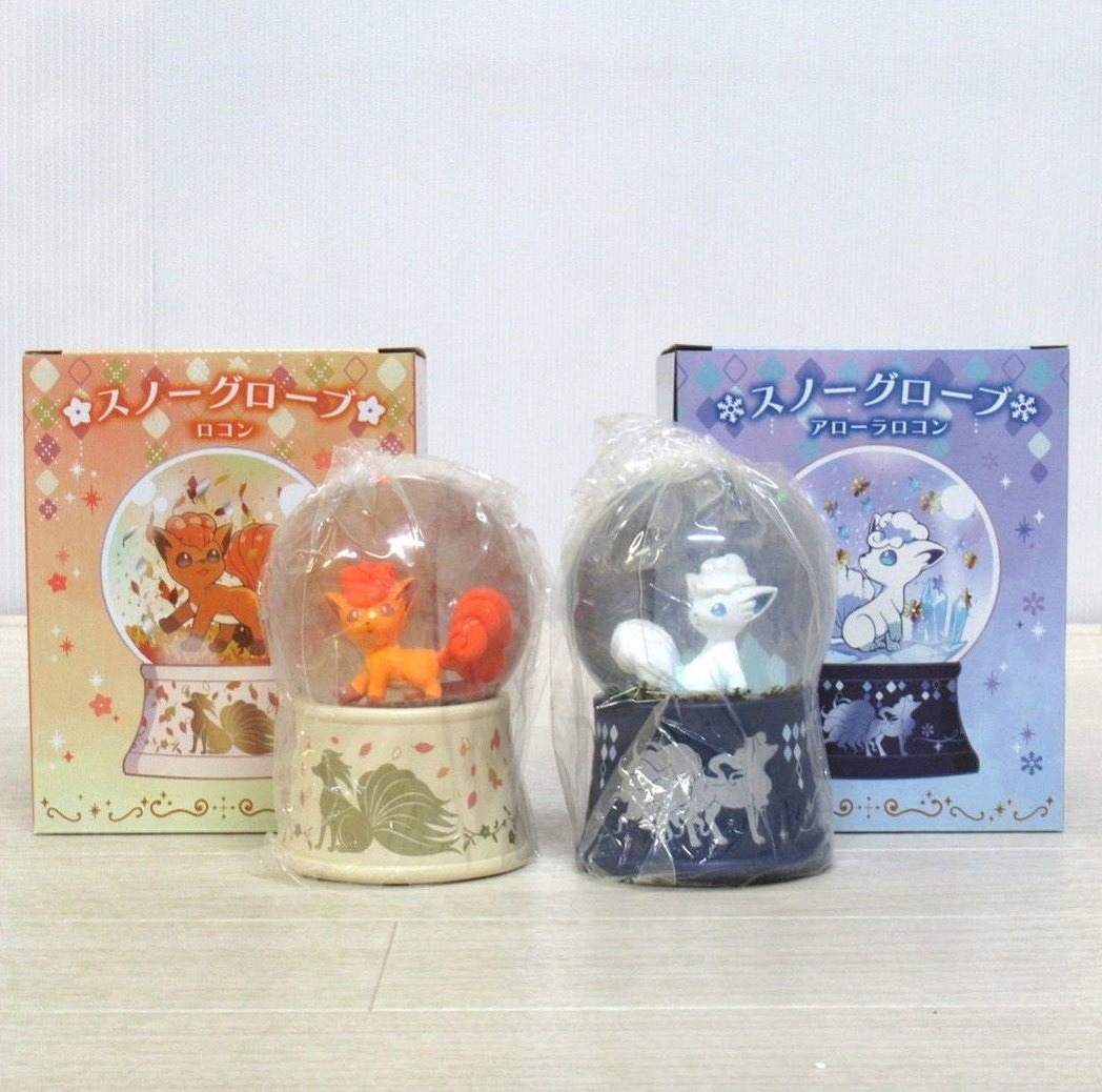 ポケモンセンター製のスノーグローブ、ロコン＆アローラロコン