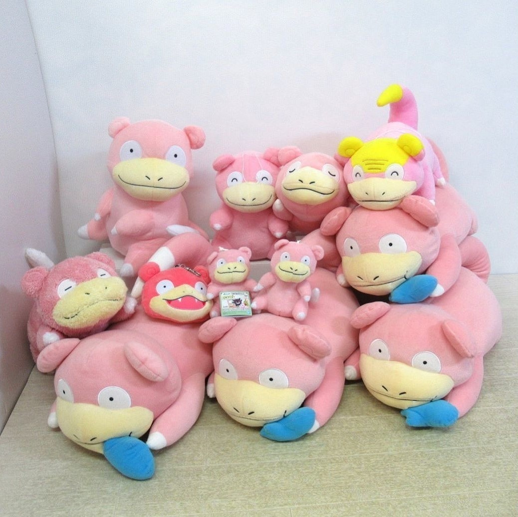 ヤドンのぬいぐるみやポーチ