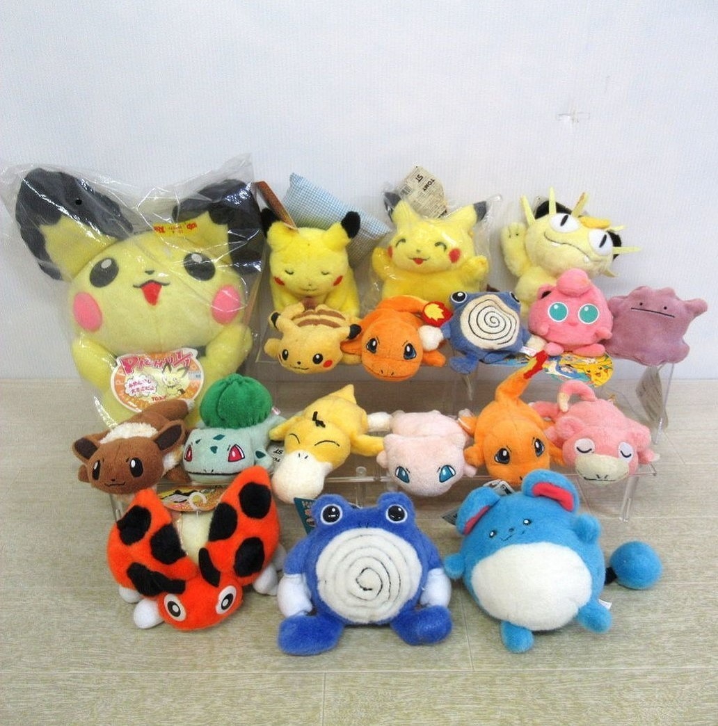 当時物のトミー製のポケモンくたくたぬいぐるみやピチュー等身大ぬいぐるみ