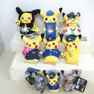 ポケモンセンター製のピカチュウぬいぐるみやマスコット（駅長 CA バンドフェス 総柄 ドクターなど）