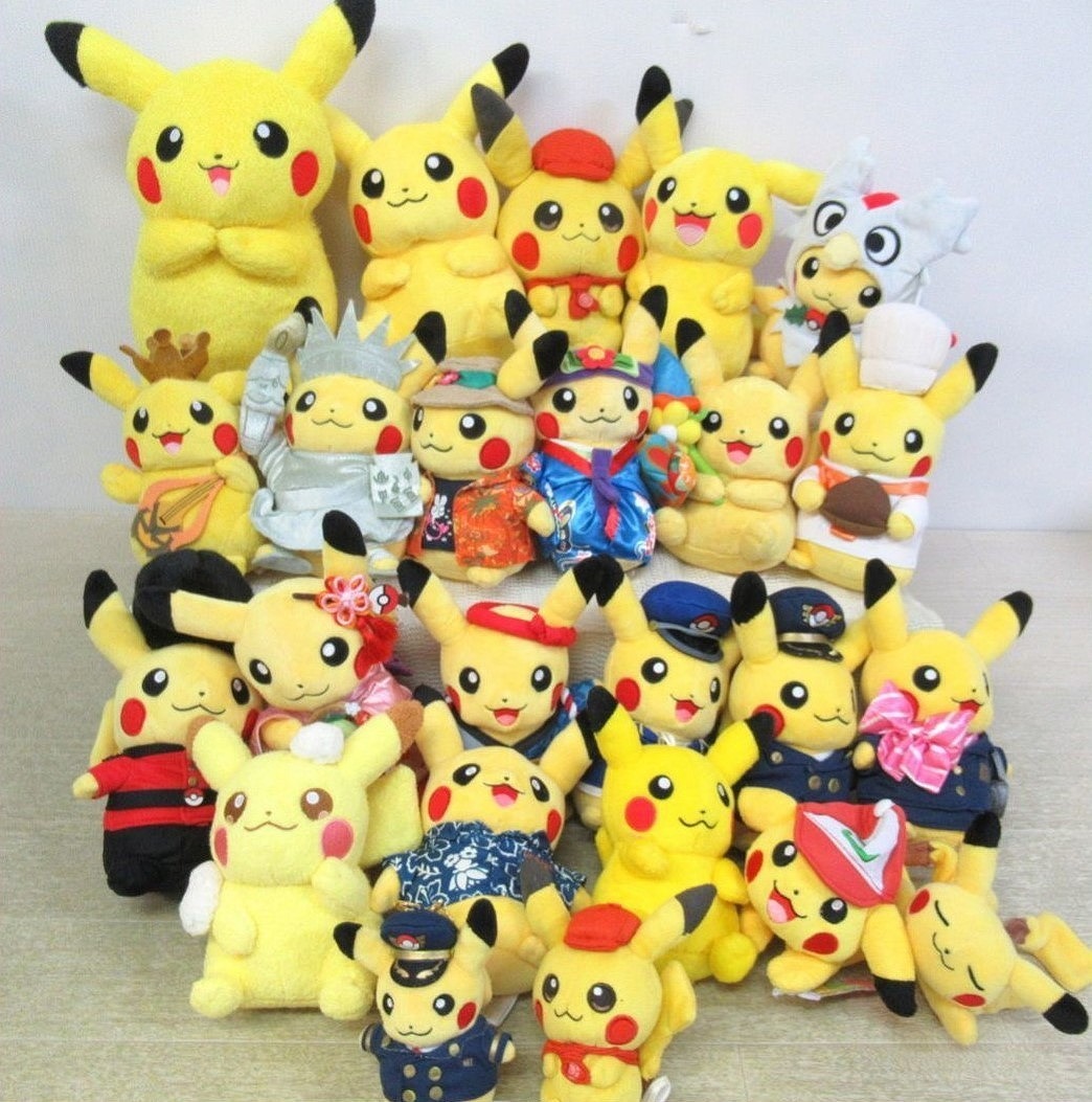ポケモンセンター製のピカチュウのぬいぐるみやマスコット大量