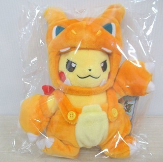 ポケモンセンター2018年製のリザードンマニアなピカチュウぬいぐるみ