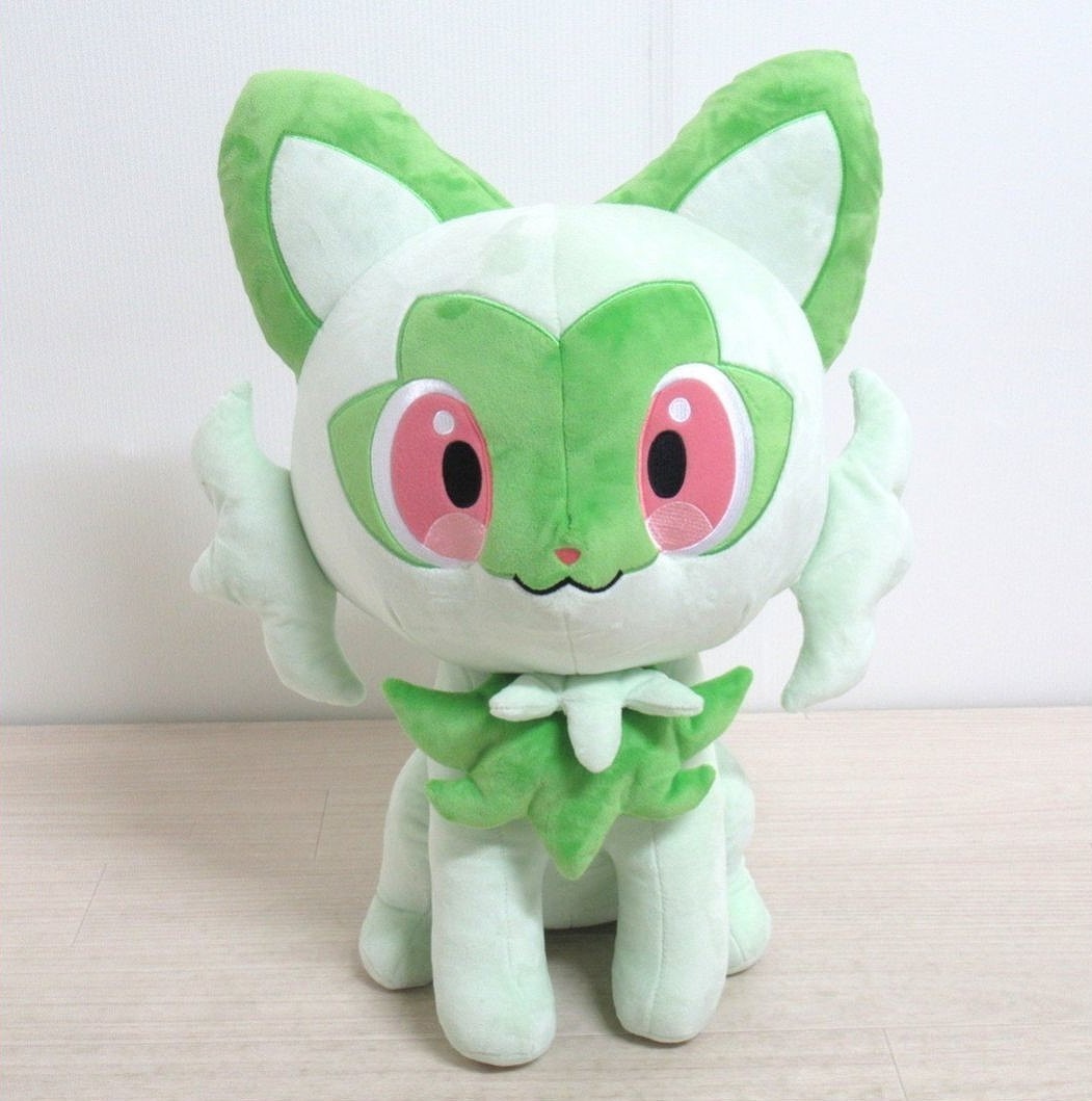 ポケモンセンター限定の「ポケットモンスター スカーレット・バイオレット」ニャオハ 等身大ぬいぐるみ