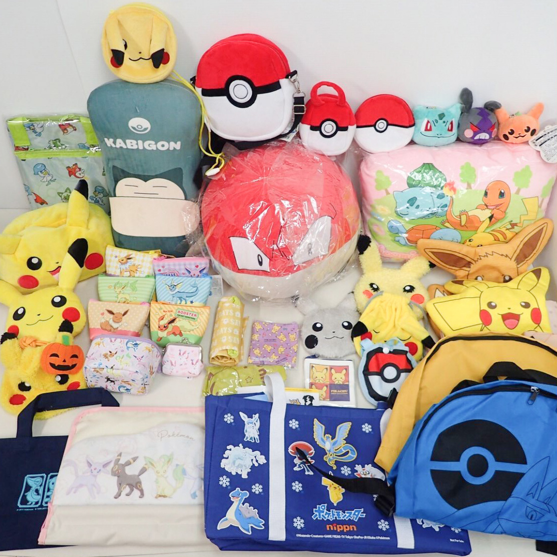 ポーチ・枕・バッグ・クッションなど様々な種類のポケモングッズを大量にお譲りいただきました！
