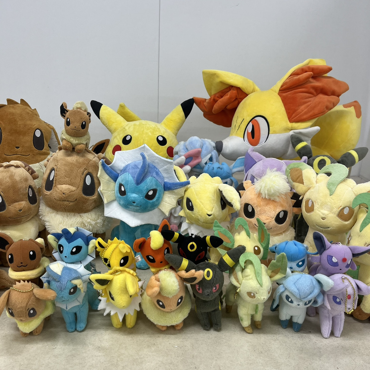 ポケセンのポケドールマスコットや等身大フォッコ、プライズ「I LOVE EIEVUI」ブイズぬいぐるみキーホルダー、BEAMSコラボ等身大ピカチュウなどお譲りいただきました！